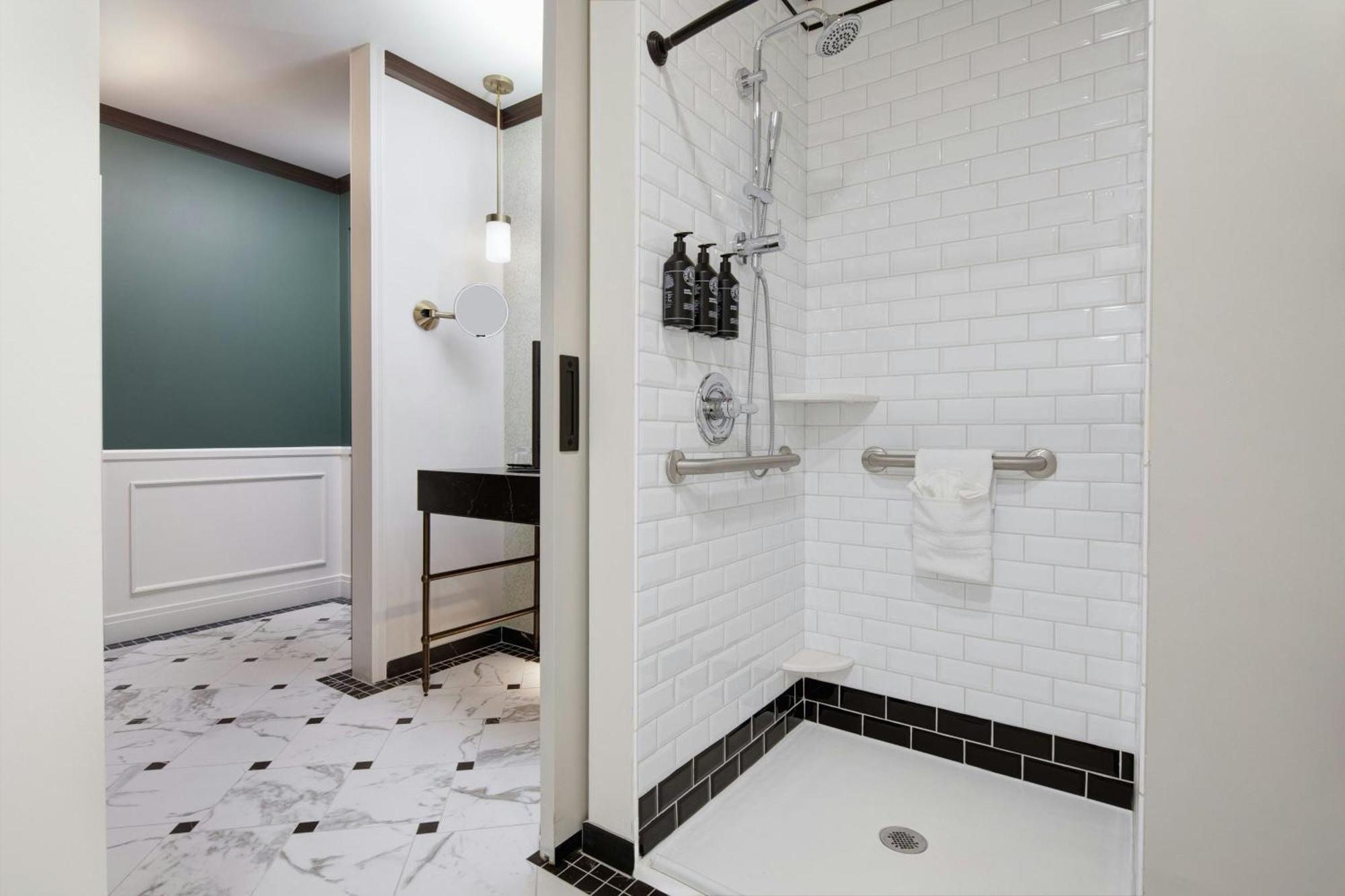 David Whitney, Autograph Collection Hotel 4*